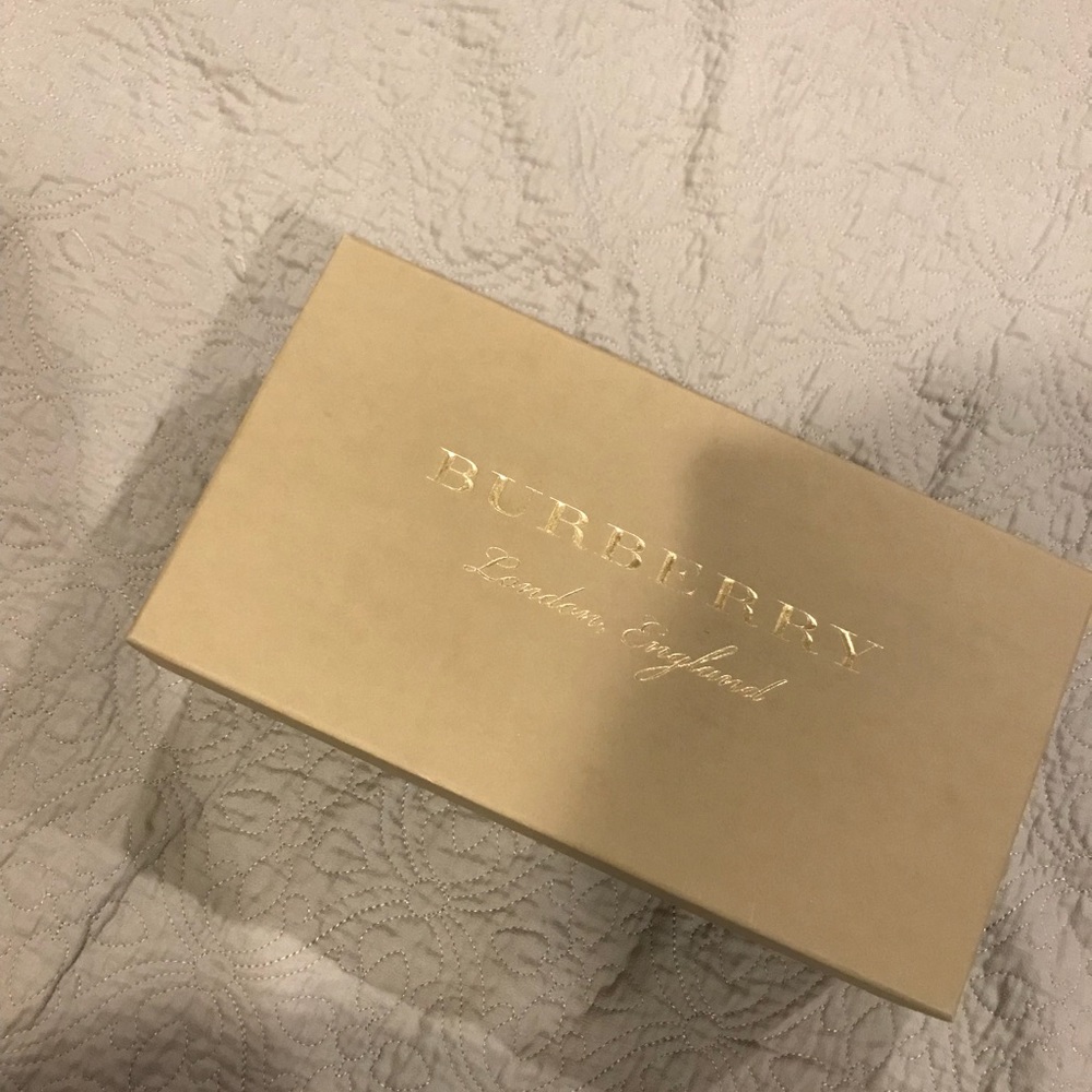 Burberry shoe box